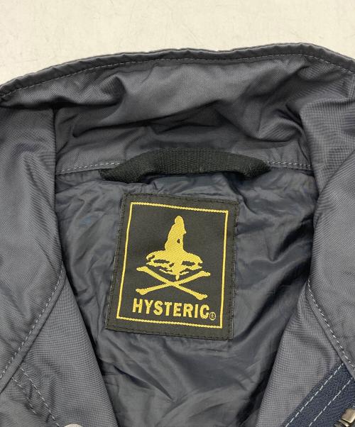 histeric（ヒステリック）histeric (ヒステリック) M-65ポリエステルロゴ刺繍ミリタリージャケット グレー サイズ:Sの古着・服飾アイテム