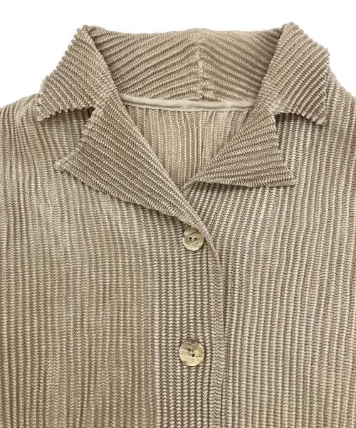 SPECCHIO（スペッチオ）SPECCHIO (スペッチオ) シャトルプリーツ オープンカラートップス / 9分袖 ベージュ サイズ:Lの古着・服飾アイテム
