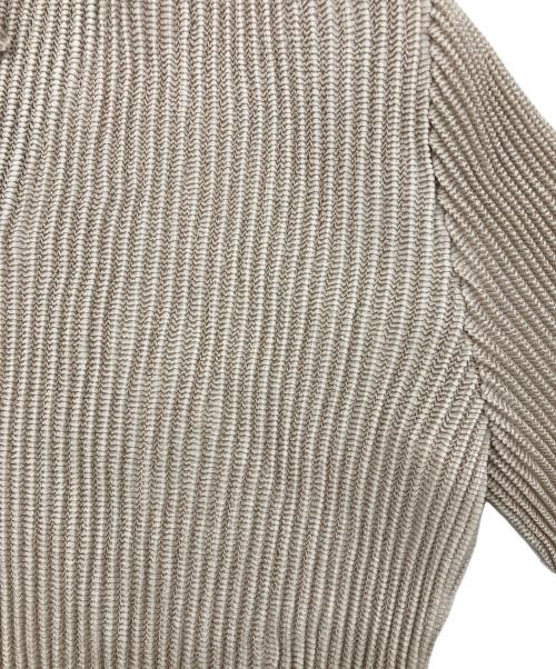 SPECCHIO（スペッチオ）SPECCHIO (スペッチオ) シャトルプリーツ オープンカラートップス / 9分袖 ベージュ サイズ:Lの古着・服飾アイテム