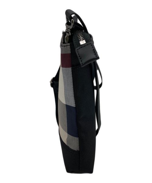 BLACK LABEL CRESTBRIDGE（ブラックレーベル クレストブリッジ）BLACK LABEL CRESTBRIDGE (ブラックレーベル クレストブリッジ) パーシャルクレストブリッジチェックサコッシュクラッチバッグ ホワイト×ベージュの古着・服飾アイテム