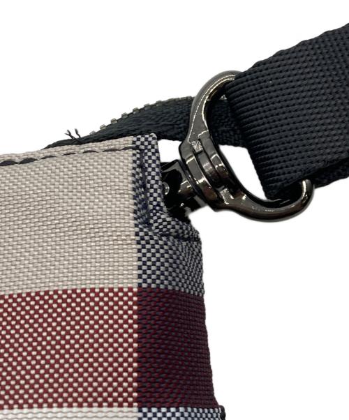 BLACK LABEL CRESTBRIDGE（ブラックレーベル クレストブリッジ）BLACK LABEL CRESTBRIDGE (ブラックレーベル クレストブリッジ) パーシャルクレストブリッジチェックサコッシュクラッチバッグ ホワイト×ベージュの古着・服飾アイテム