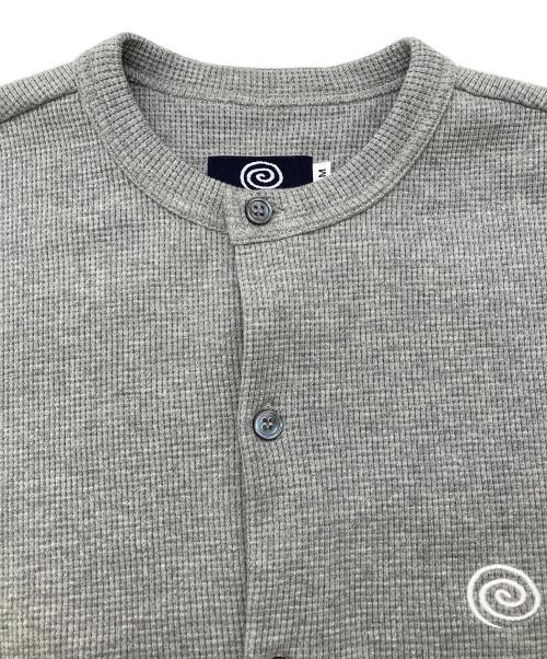 SOL soonerorlater（スーナーオアレイター）SOL soonerorlater (スーナーオアレイター) WAFFLE CREWNECK CARDIGAN グレー サイズ:Mの古着・服飾アイテム