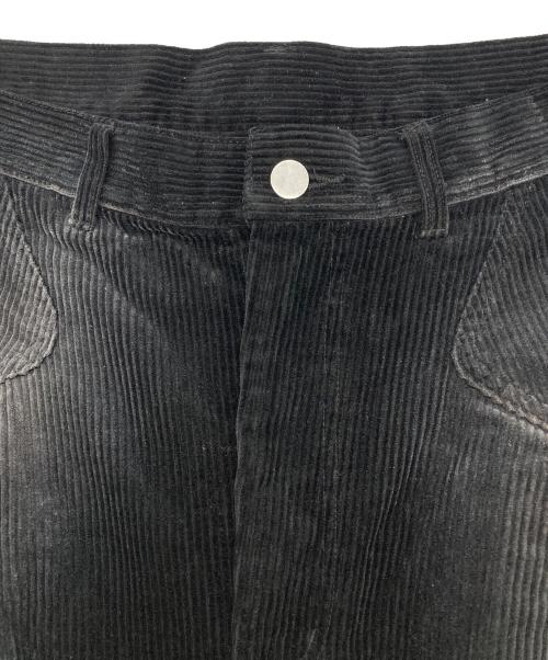 CONZ（コンズ）conz (コンズ) CORDUROY CURVED LEG PANTS ブラック サイズ:1の古着・服飾アイテム