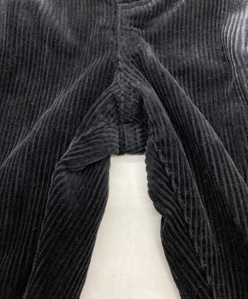 CONZ（コンズ）conz (コンズ) CORDUROY CURVED LEG PANTS ブラック サイズ:1の古着・服飾アイテム