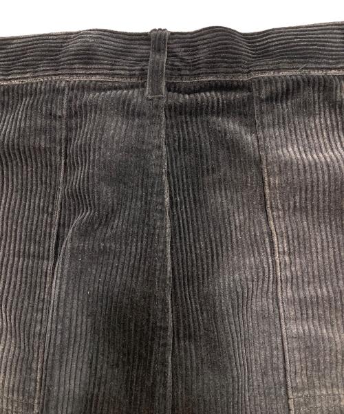CONZ（コンズ）conz (コンズ) CORDUROY CURVED LEG PANTS ブラック サイズ:1の古着・服飾アイテム