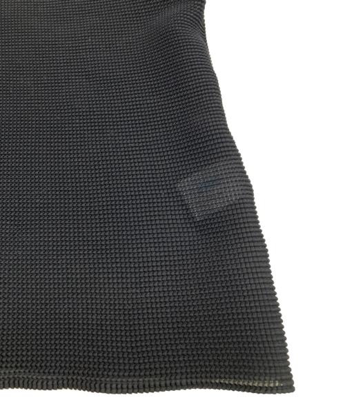 ISSEY MIYAKE me（イッセイ ミヤケ ミー）ISSEY MIYAKE me (イッセイ ミヤケ ミー) ハンソデカットソー ブラック サイズ:表記なしの古着・服飾アイテム