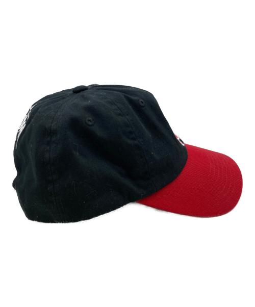 stussy（ステューシー）stussy (ステューシー) Vintage S Low Pro Snapback Cap ブラック×レッドの古着・服飾アイテム