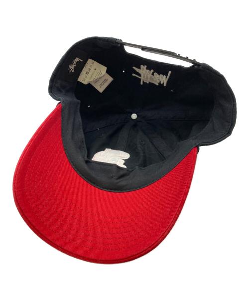 stussy（ステューシー）stussy (ステューシー) Vintage S Low Pro Snapback Cap ブラック×レッドの古着・服飾アイテム