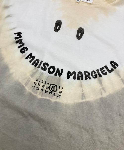 MM6 Maison Margiela（エムエムシックスメゾンマルジェラ）MM6 Maison Margiela (エムエムシックスメゾンマルジェラ) スマイリーデザインナンバリングロゴプリントＴシャツ ホワイト×ベージュ サイズ:16の古着・服飾アイテム