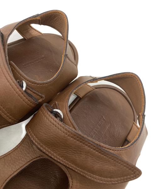 AURALEE（オーラリー）AURALEE (オーラリー) SOFT LEATHER DOUBLE STRAP SANDALS ブラウン サイズ:W7の古着・服飾アイテム