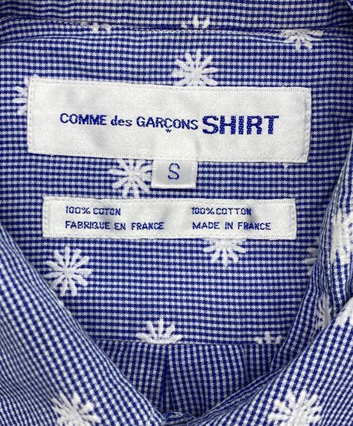 COMME des GARCONS SHIRT（コムデギャルソンシャツ）COMME des GARCONS SHIRT (コムデギャルソンシャツ) フラワ―刺繍半袖シャツ ブルー サイズ:Sの古着・服飾アイテム