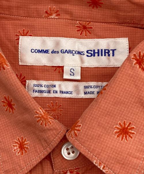 COMME des GARCONS SHIRT（コムデギャルソンシャツ）COMME des GARCONS SHIRT (コムデギャルソンシャツ) フラワー刺繍半袖シャツ レッド サイズ:Sの古着・服飾アイテム