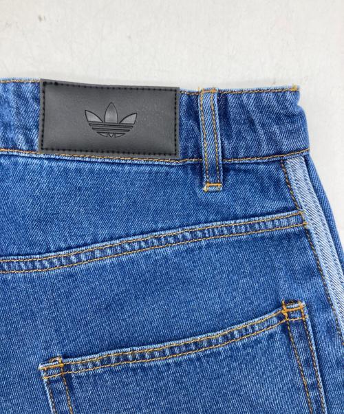 adidas（アディダス）adidas (アディダス) ファイアーバード アディカラー デニム ショーツ ブルー サイズ:30ｲﾝﾁ 未使用品の古着・服飾アイテム