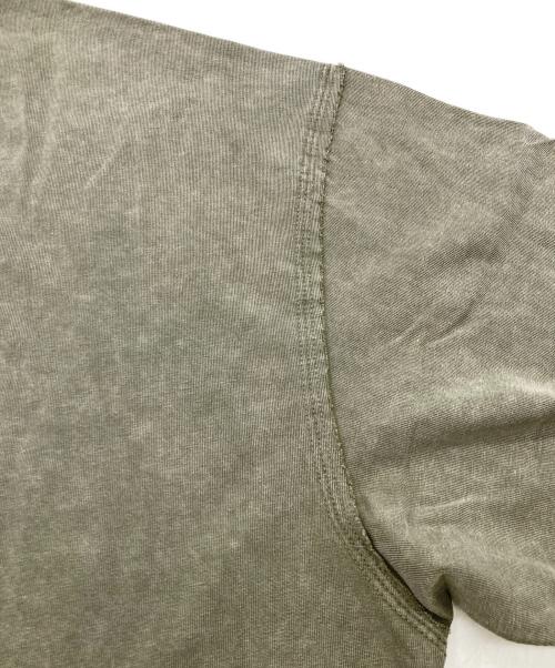 kuraku（カラク）KURAKU (カラク) ウォッシュ加工ミニ刺繍色ムラコットンポケットロンT オリーブ サイズ:L 未使用品の古着・服飾アイテム
