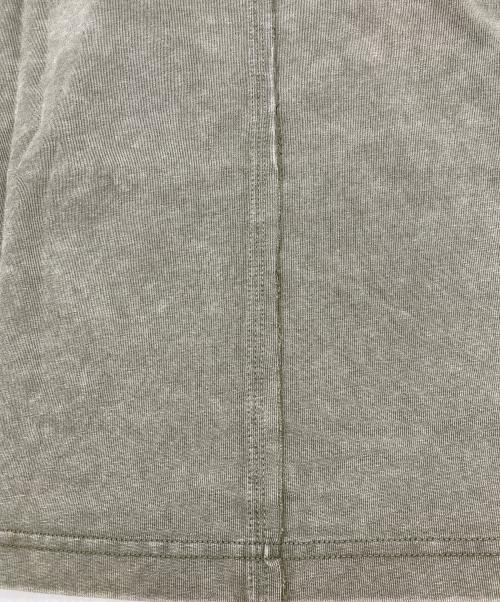 kuraku（カラク）KURAKU (カラク) ウォッシュ加工ミニ刺繍色ムラコットンポケットロンT オリーブ サイズ:L 未使用品の古着・服飾アイテム