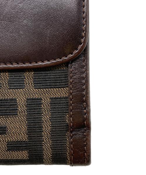 FENDI（フェンディ）FENDI (フェンディ) ズッカ柄2つ折り財布 ブラウンの古着・服飾アイテム