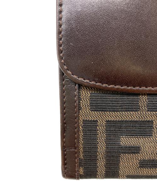 FENDI（フェンディ）FENDI (フェンディ) ズッカ柄2つ折り財布 ブラウンの古着・服飾アイテム