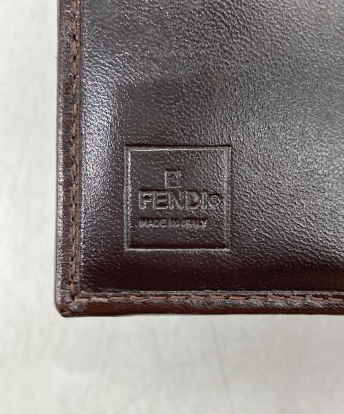 FENDI（フェンディ）FENDI (フェンディ) ズッカ柄2つ折り財布 ブラウンの古着・服飾アイテム