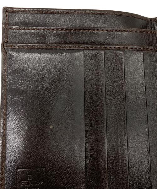 FENDI（フェンディ）FENDI (フェンディ) ズッカ柄2つ折り財布 ブラウンの古着・服飾アイテム