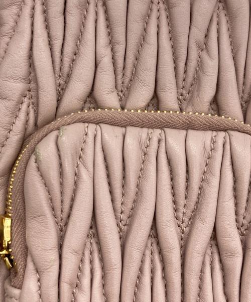 MIU MIU（ミュウミュウ）MIU MIU (ミュウミュウ) マテラッセ レザーショルダーポーチ ピンク×ゴールドの古着・服飾アイテム