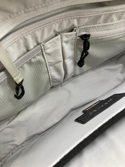 WEXLEY（ウェクスレイ）WEXLEY (ウェクスレイ) MALCOLM/8L SLING PACK ブラックの古着・服飾アイテム