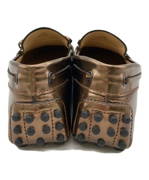 TOD'S（トッズ）TOD'S (トッズ) メタリックパテントドライビングシューズ ブラウン サイズ:6.5の古着・服飾アイテム