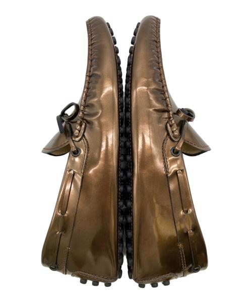 TOD'S（トッズ）TOD'S (トッズ) メタリックパテントドライビングシューズ ブラウン サイズ:6.5の古着・服飾アイテム