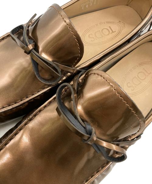 TOD'S（トッズ）TOD'S (トッズ) メタリックパテントドライビングシューズ ブラウン サイズ:6.5の古着・服飾アイテム