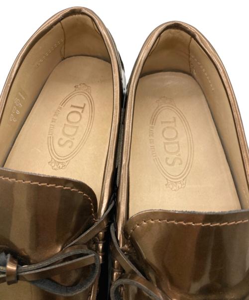 TOD'S（トッズ）TOD'S (トッズ) メタリックパテントドライビングシューズ ブラウン サイズ:6.5の古着・服飾アイテム