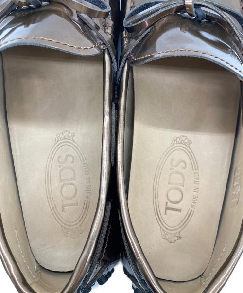 TOD'S（トッズ）TOD'S (トッズ) メタリックパテントドライビングシューズ ブラウン サイズ:6.5の古着・服飾アイテム