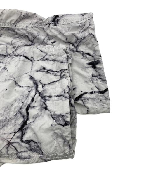 BEAMS（ビームス）BEAMS (ビームス) 撥水 総柄プリント スノー オーバーパンツ ホワイト×ブラック サイズ:Mの古着・服飾アイテム