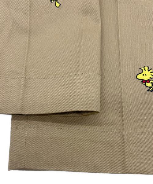 BROOKS BROTHERS（ブルックスブラザーズ）BROOKS BROTHERS (ブルックスブラザーズ) PEANUTS (ピーナッツ) コットンツイルウッドストックエンブロイダリーチノパンツ ブラウン サイズ:W34の古着・服飾アイテム