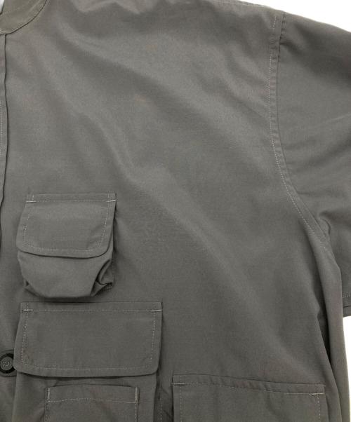 DAIWA PIER39（ダイワ ピア39）DAIWA PIER39 (ダイワ ピア39) B-SHOP (ビショップ) 別注 スタンドカラーショートスリーブシャツ グレー サイズ:Mの古着・服飾アイテム