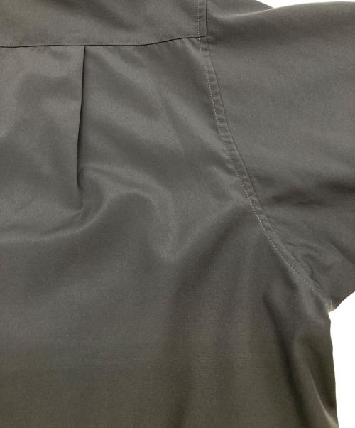 DAIWA PIER39（ダイワ ピア39）DAIWA PIER39 (ダイワ ピア39) B-SHOP (ビショップ) 別注 スタンドカラーショートスリーブシャツ グレー サイズ:Mの古着・服飾アイテム