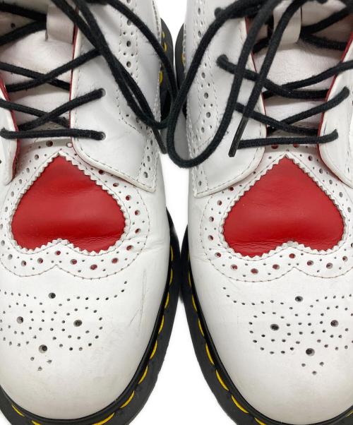 Dr.Martens（ドクターマーチン）Dr.Martens (ドクターマーチン) BENTLEY II HRT BROGUE 8-EYE BOOT W/HEART ホワイト サイズ:24の古着・服飾アイテム