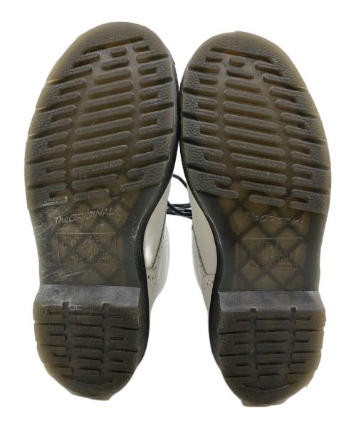 Dr.Martens（ドクターマーチン）Dr.Martens (ドクターマーチン) BENTLEY II HRT BROGUE 8-EYE BOOT W/HEART ホワイト サイズ:24の古着・服飾アイテム