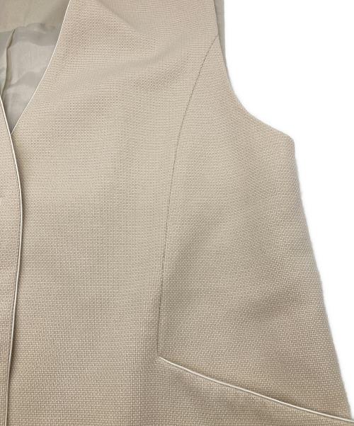 BALLSEY（ボールジィ）BALLSEY (ボールジィ) レノクロスジャージー Vカラーミドルジレ ベージュ サイズ:Sの古着・服飾アイテム