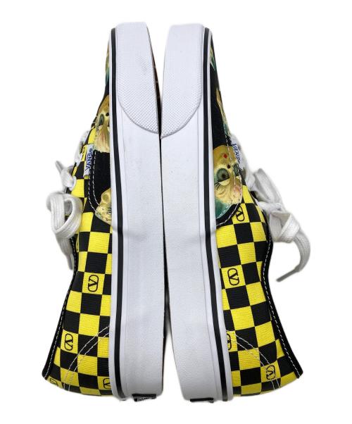 VANS（ヴァンズ）VANS (ヴァンズ) VALENTINO GARAVANI (ヴァレンティノ・ガラヴァーニ) Vロゴ チェッカーボードプリント ＆ ル シャ デ ラ メゾンプリントファブリック ロートップスニーカー ブラック×イエロー サイズ:24の古着・服飾アイテム