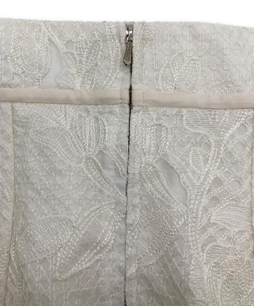ebure（エブール）EBURE (エブール) 刺繍スカート ホワイト サイズ:38の古着・服飾アイテム