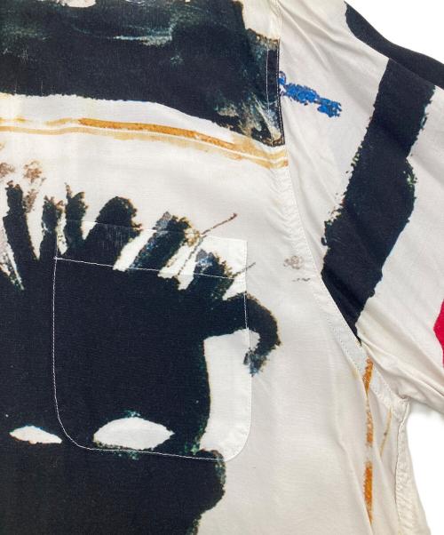 GUILTY PARTIES（ギルティーパーティーズ）GUILTY PARTIES (ギルティーパーティーズ) JEAN-MICHEL BASQUIAT (ジャン ミシェル バスキア) S/S HAWAIAN SHIRT ホワイト サイズ:Mの古着・服飾アイテム