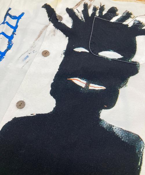 GUILTY PARTIES（ギルティーパーティーズ）GUILTY PARTIES (ギルティーパーティーズ) JEAN-MICHEL BASQUIAT (ジャン ミシェル バスキア) S/S HAWAIAN SHIRT ホワイト サイズ:Mの古着・服飾アイテム