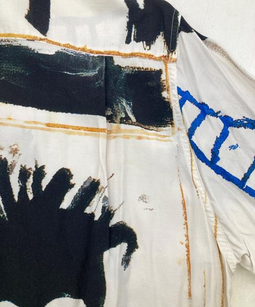 GUILTY PARTIES（ギルティーパーティーズ）GUILTY PARTIES (ギルティーパーティーズ) JEAN-MICHEL BASQUIAT (ジャン ミシェル バスキア) S/S HAWAIAN SHIRT ホワイト サイズ:Mの古着・服飾アイテム