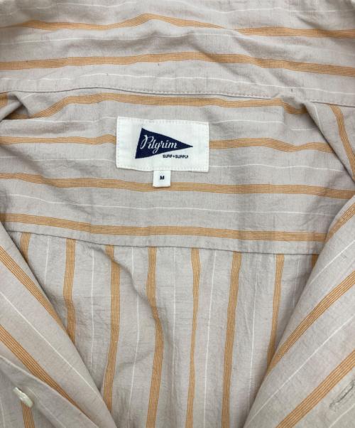 Pilgrim Surf+Supply（ピルグリム サーフサプライ）PILGRIM SURF+SUPPLY (ピルグリム サーフサプライ) 25SS Johnny Stripe Short Sleeve Shirt ベージュ サイズ:Mの古着・服飾アイテム