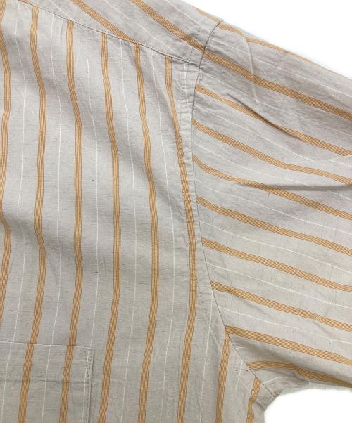Pilgrim Surf+Supply（ピルグリム サーフサプライ）PILGRIM SURF+SUPPLY (ピルグリム サーフサプライ) 25SS Johnny Stripe Short Sleeve Shirt ベージュ サイズ:Mの古着・服飾アイテム