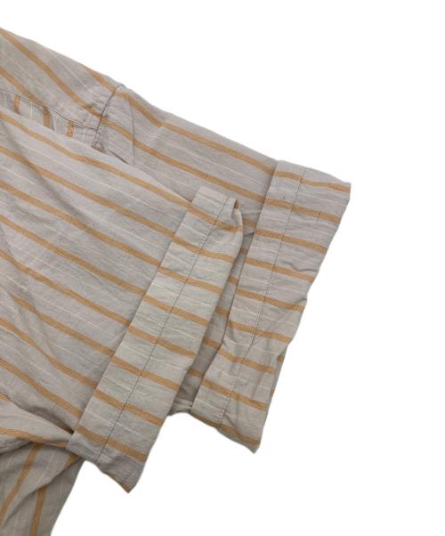 Pilgrim Surf+Supply（ピルグリム サーフサプライ）PILGRIM SURF+SUPPLY (ピルグリム サーフサプライ) 25SS Johnny Stripe Short Sleeve Shirt ベージュ サイズ:Mの古着・服飾アイテム