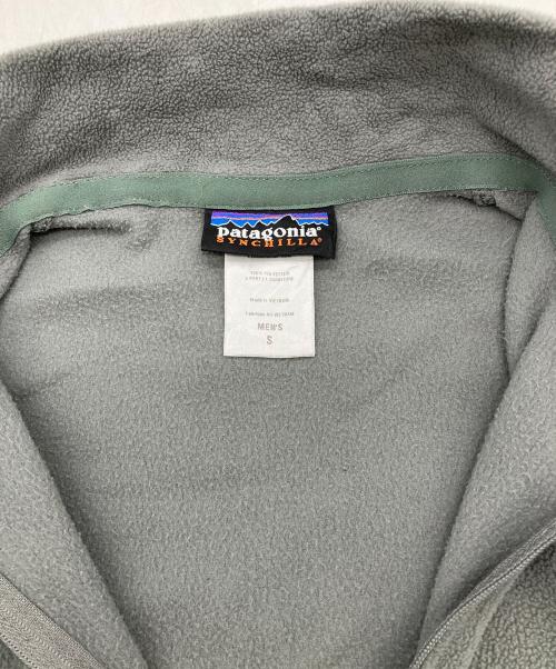 Patagonia SYNCHILLA（パタゴニア シンチラ）Patagonia SYNCHILLA (パタゴニア シンチラ) 26267F0　シンチラマイクロD フリース ハーフジップ プルオーバー グレー サイズ:Sの古着・服飾アイテム