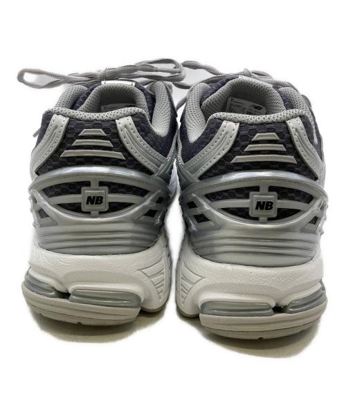 NEW BALANCE（ニューバランス）NEW BALANCE (ニューバランス) ローカットスニーカー グレー×ホワイト サイズ:27の古着・服飾アイテム