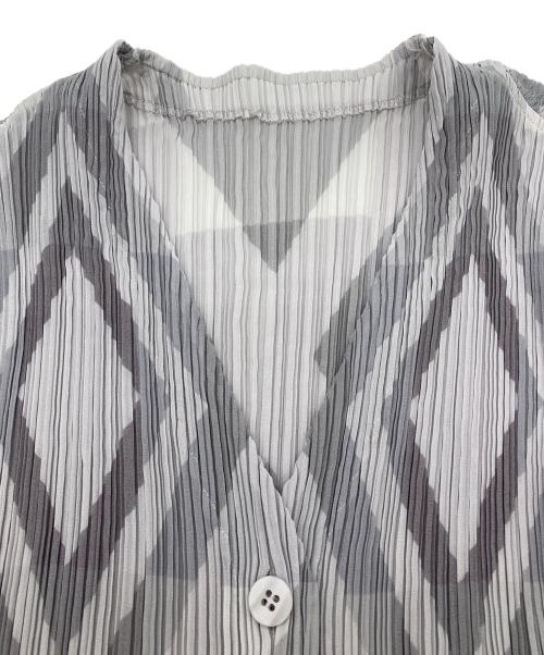 ISSEY MIYAKE FETE（イッセイミヤケフェット）ISSEY MIYAKE FETE (イッセイミヤケフェット) カーディガン グレー サイズ:2の古着・服飾アイテム