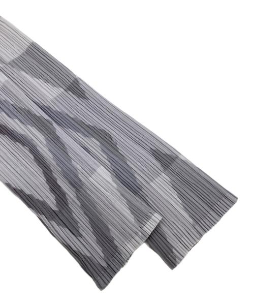 ISSEY MIYAKE FETE（イッセイミヤケフェット）ISSEY MIYAKE FETE (イッセイミヤケフェット) カーディガン グレー サイズ:2の古着・服飾アイテム