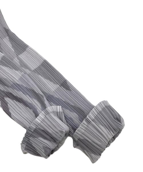 ISSEY MIYAKE FETE（イッセイミヤケフェット）ISSEY MIYAKE FETE (イッセイミヤケフェット) カーディガン グレー サイズ:2の古着・服飾アイテム